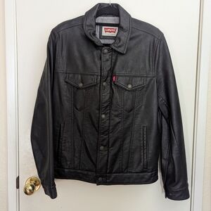 Levi’s Men’s Black Faux Leather Trucker Jacket Size Small Excellent Condition